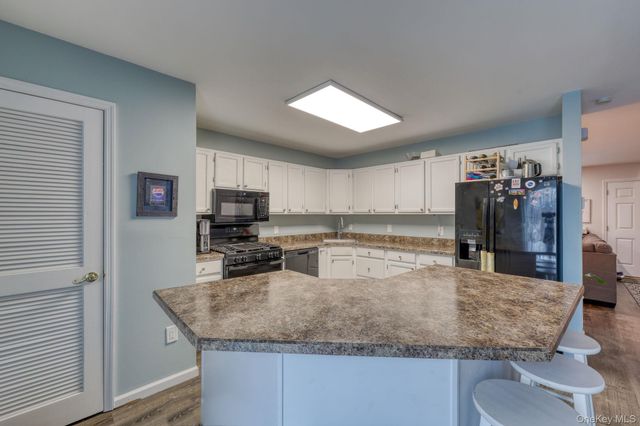 614 Crab Apple Lane, New Windsor, NY 12553