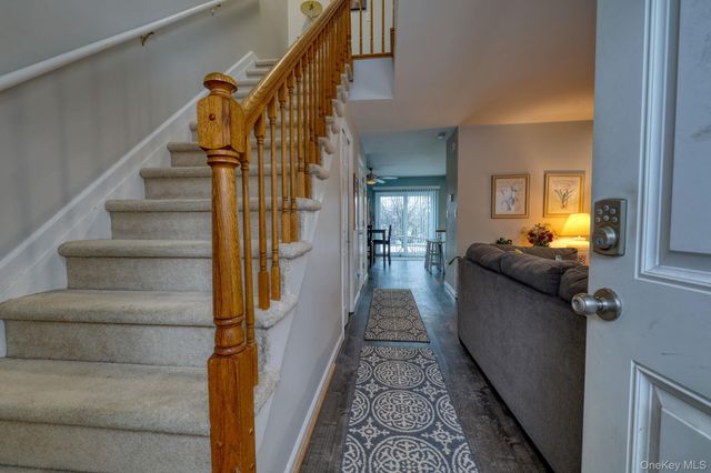 614 Crab Apple Lane, New Windsor, NY 12553