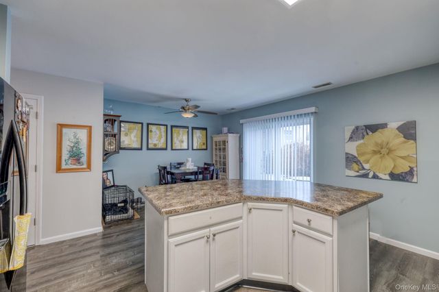 614 Crab Apple Lane, New Windsor, NY 12553