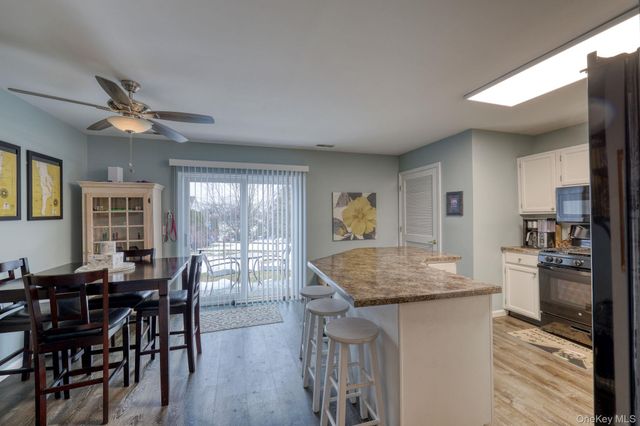 614 Crab Apple Lane, New Windsor, NY 12553