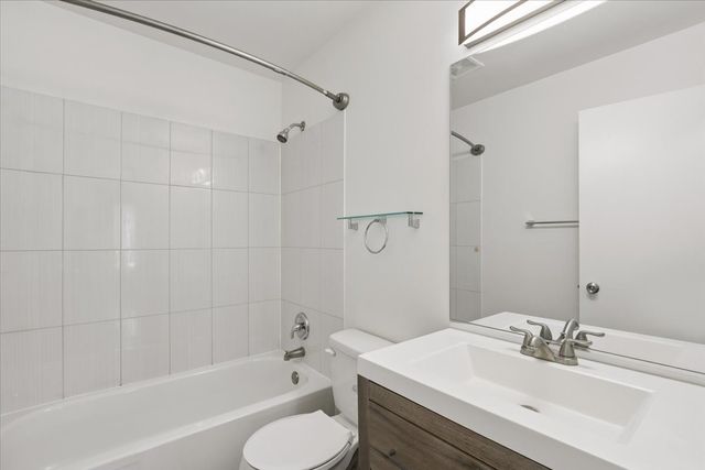 415 Tyler Court 415, Vernon Hills, IL 60061