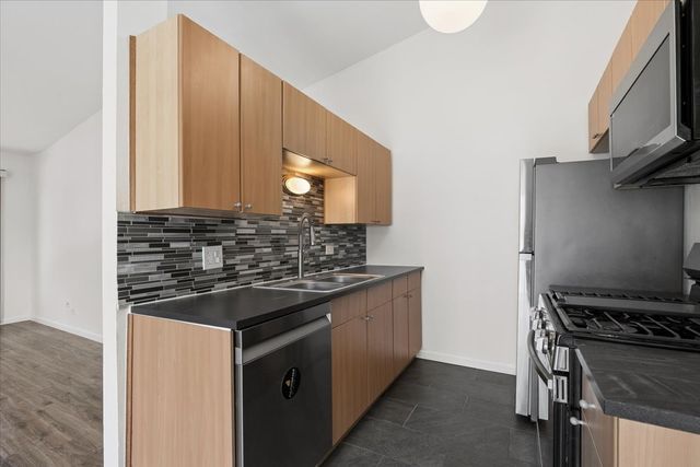 415 Tyler Court 415, Vernon Hills, IL 60061