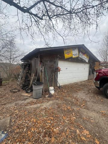 3179 Goff Ridge Road, Pineville, MO 64856