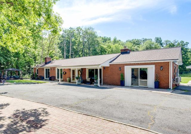 11701 BRADDOCK RD, Fairfax, VA 22030
