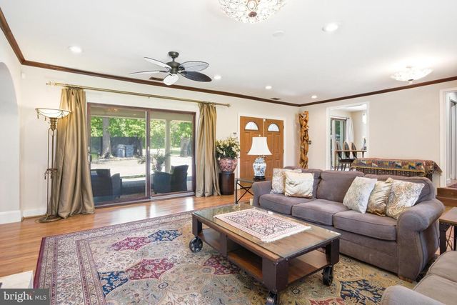 11701 BRADDOCK RD, Fairfax, VA 22030