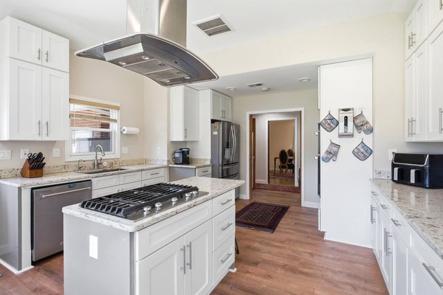 11701 BRADDOCK RD, Fairfax, VA 22030