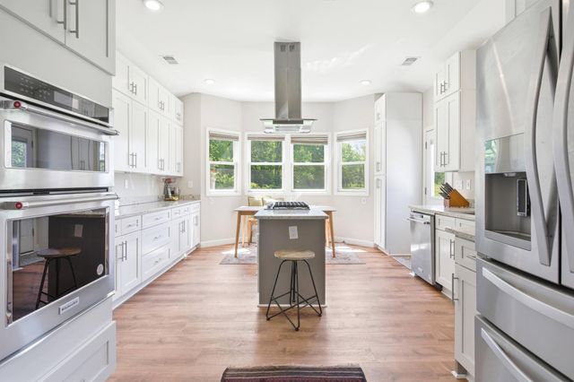 11701 BRADDOCK RD, Fairfax, VA 22030