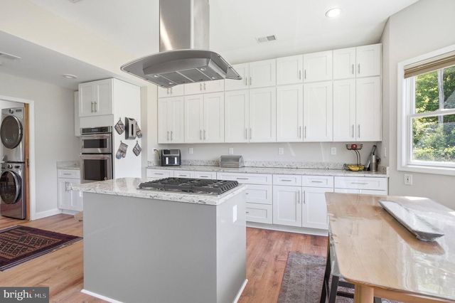 11701 BRADDOCK RD, Fairfax, VA 22030