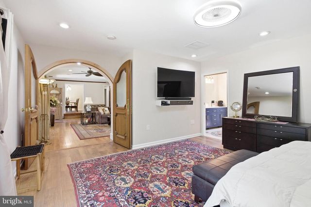 11701 BRADDOCK RD, Fairfax, VA 22030