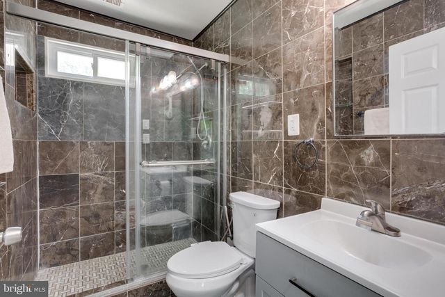 11701 BRADDOCK RD, Fairfax, VA 22030