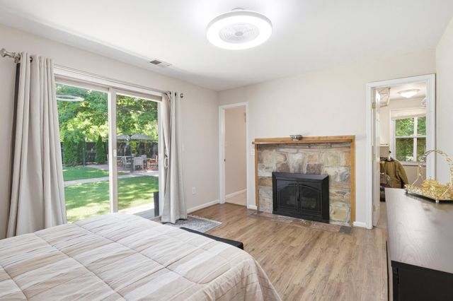 11701 BRADDOCK RD, Fairfax, VA 22030