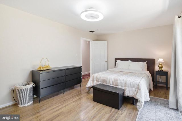 11701 BRADDOCK RD, Fairfax, VA 22030