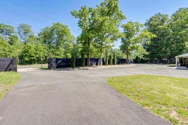 11701 BRADDOCK RD, Fairfax, VA 22030