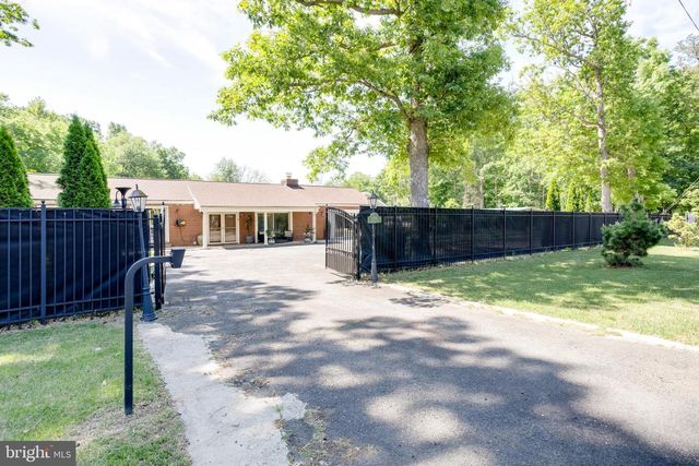 11701 BRADDOCK RD, Fairfax, VA 22030