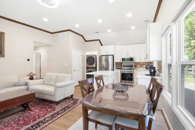 11701 BRADDOCK RD, Fairfax, VA 22030