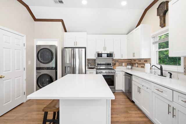 11701 BRADDOCK RD, Fairfax, VA 22030