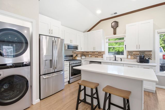 11701 BRADDOCK RD, Fairfax, VA 22030