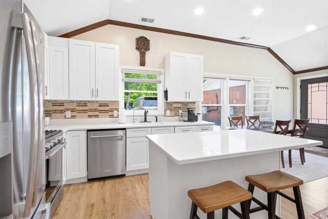 11701 BRADDOCK RD, Fairfax, VA 22030