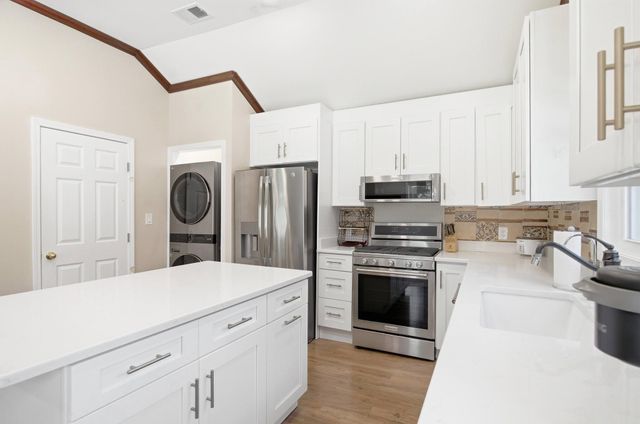 11701 BRADDOCK RD, Fairfax, VA 22030