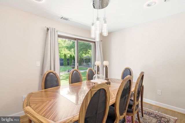 11701 BRADDOCK RD, Fairfax, VA 22030