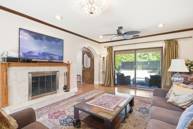 11701 BRADDOCK RD, Fairfax, VA 22030