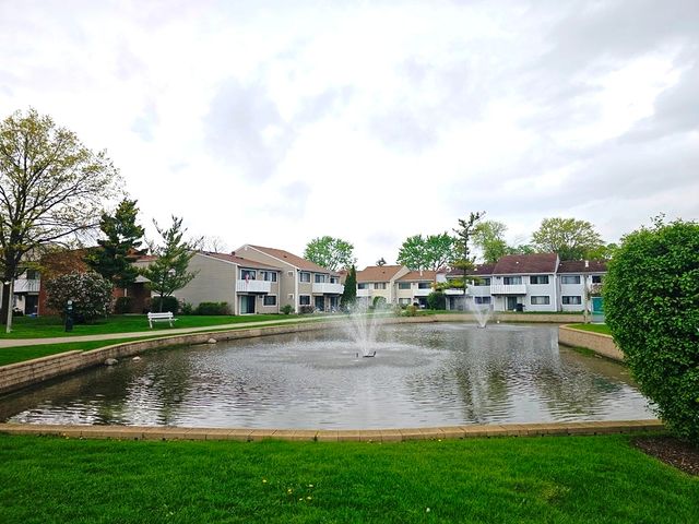 3000 BAYSIDE Drive 311, Palatine, IL 60074