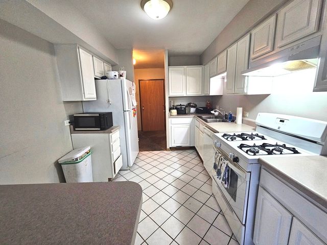 3000 BAYSIDE Drive 311, Palatine, IL 60074