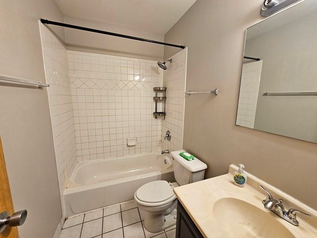 3000 BAYSIDE Drive 311, Palatine, IL 60074