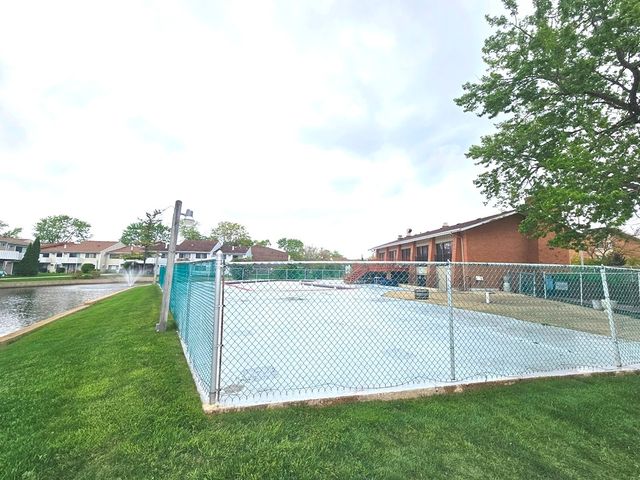 3000 BAYSIDE Drive 311, Palatine, IL 60074