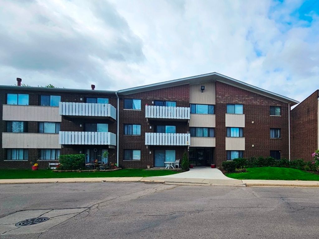 3000 BAYSIDE Drive 311, Palatine, IL 60074