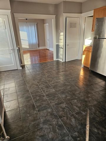 53 Chaplin St. 1, Pawtucket, RI 02861