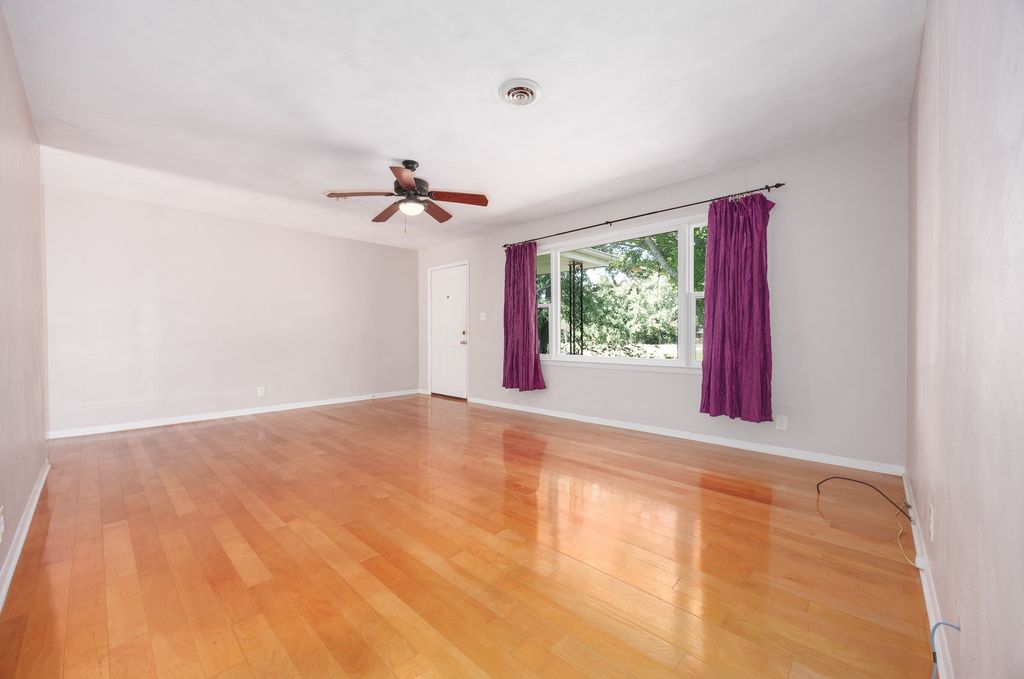 Image 15 of property listing at 15 Lakedale Drive, Salem, IL 62881