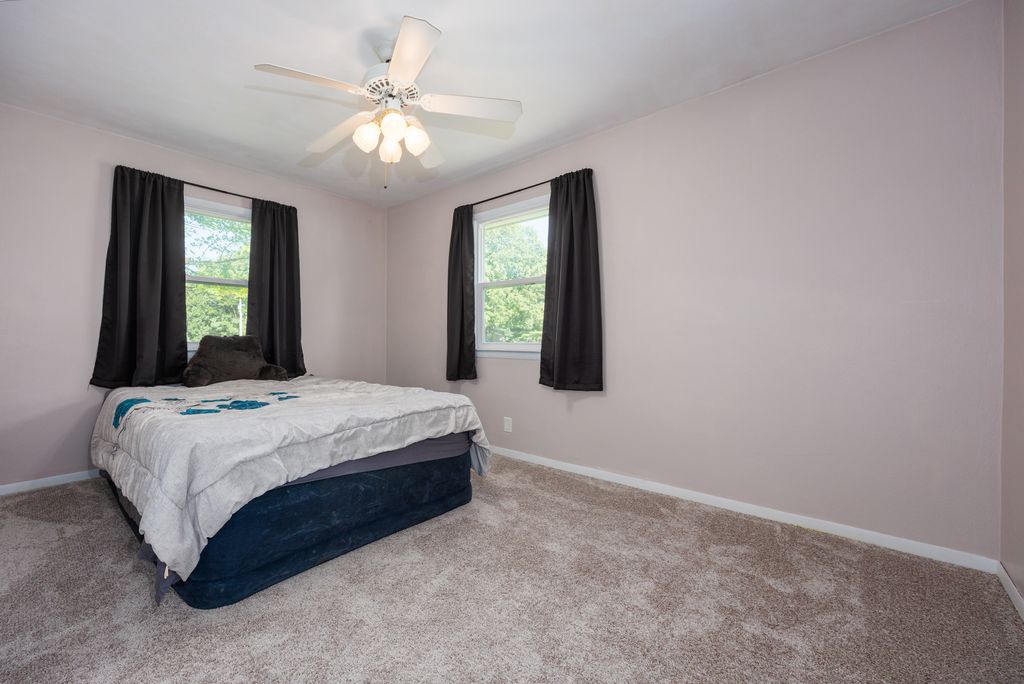 Image 19 of property listing at 15 Lakedale Drive, Salem, IL 62881