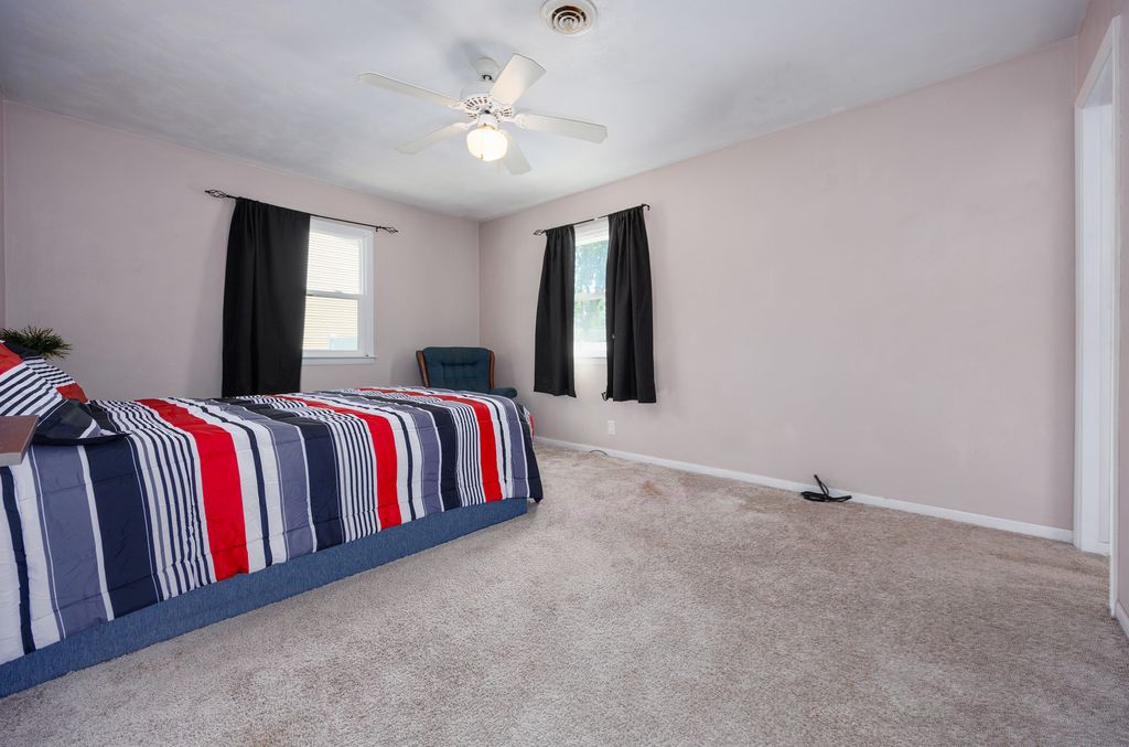 Image 23 of property listing at 15 Lakedale Drive, Salem, IL 62881