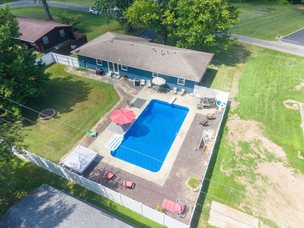 Image 29 of property listing at 15 Lakedale Drive, Salem, IL 62881