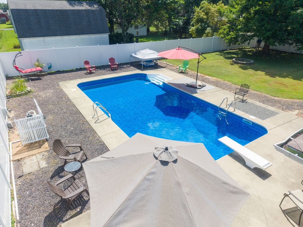 Image 30 of property listing at 15 Lakedale Drive, Salem, IL 62881
