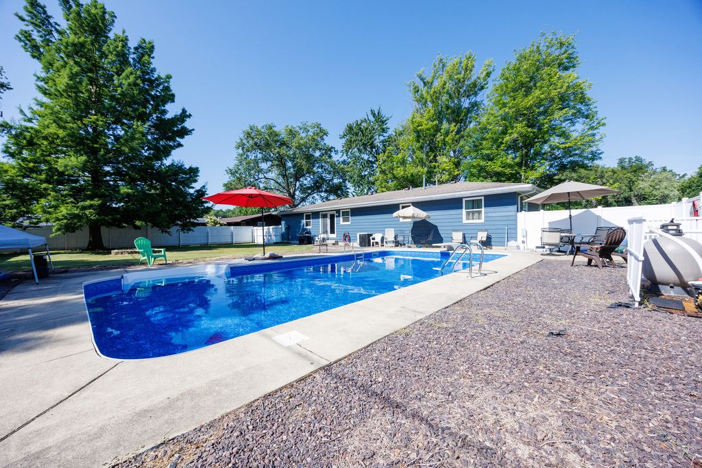 Image 32 of property listing at 15 Lakedale Drive, Salem, IL 62881