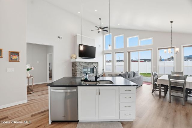 1452 W Moselle Dr, Coeur D'alene, ID 83815