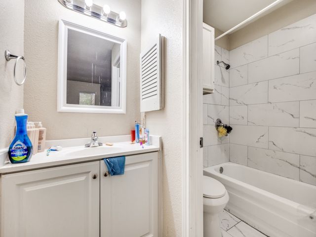 9809 Walnut Street 203, Dallas, TX 75243