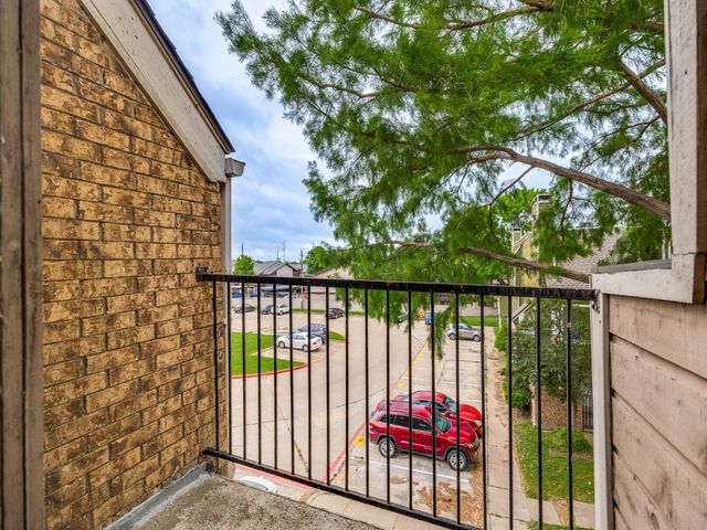 9809 Walnut Street 203, Dallas, TX 75243