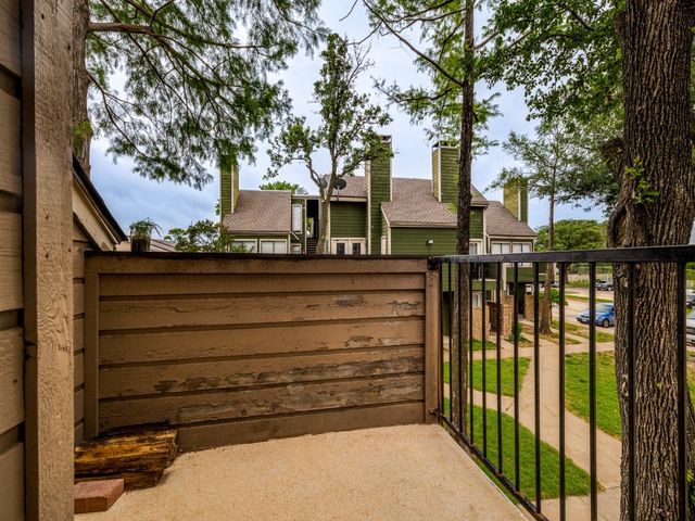9809 Walnut Street 203, Dallas, TX 75243