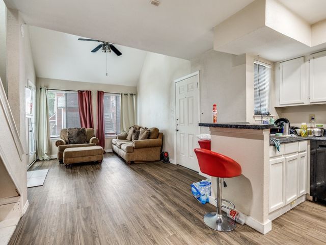 9809 Walnut Street 203, Dallas, TX 75243