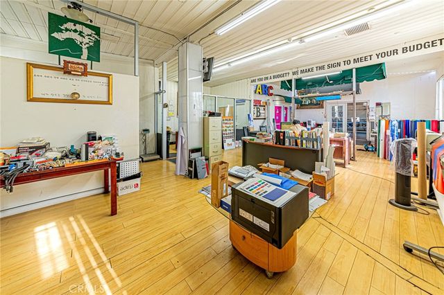 4922 S Figueroa Street, Los Angeles, CA 90037