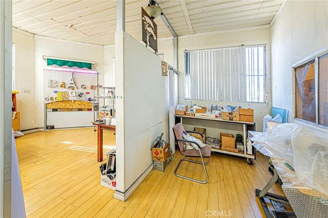 4922 S Figueroa Street, Los Angeles, CA 90037