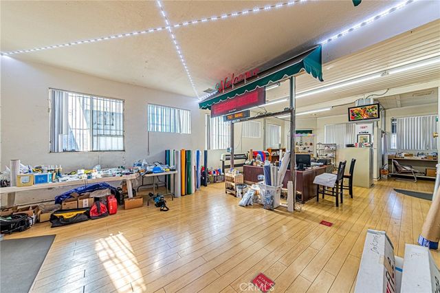 4922 S Figueroa Street, Los Angeles, CA 90037