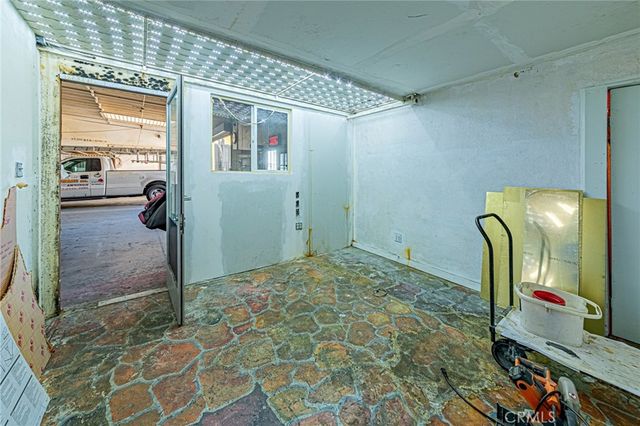 4922 S Figueroa Street, Los Angeles, CA 90037