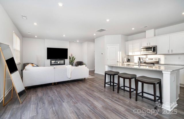 4922 Raspberry Knoll Drive, Charlotte, NC 28208