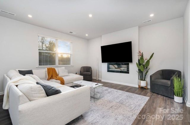 4922 Raspberry Knoll Drive, Charlotte, NC 28208