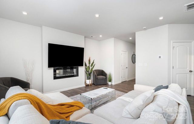 4922 Raspberry Knoll Drive, Charlotte, NC 28208