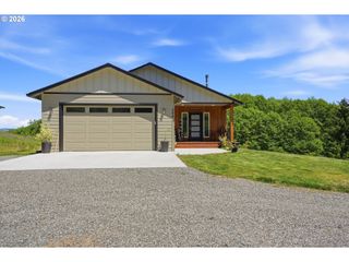 200 RED HAWK Dr, Castle Rock, WA 98611